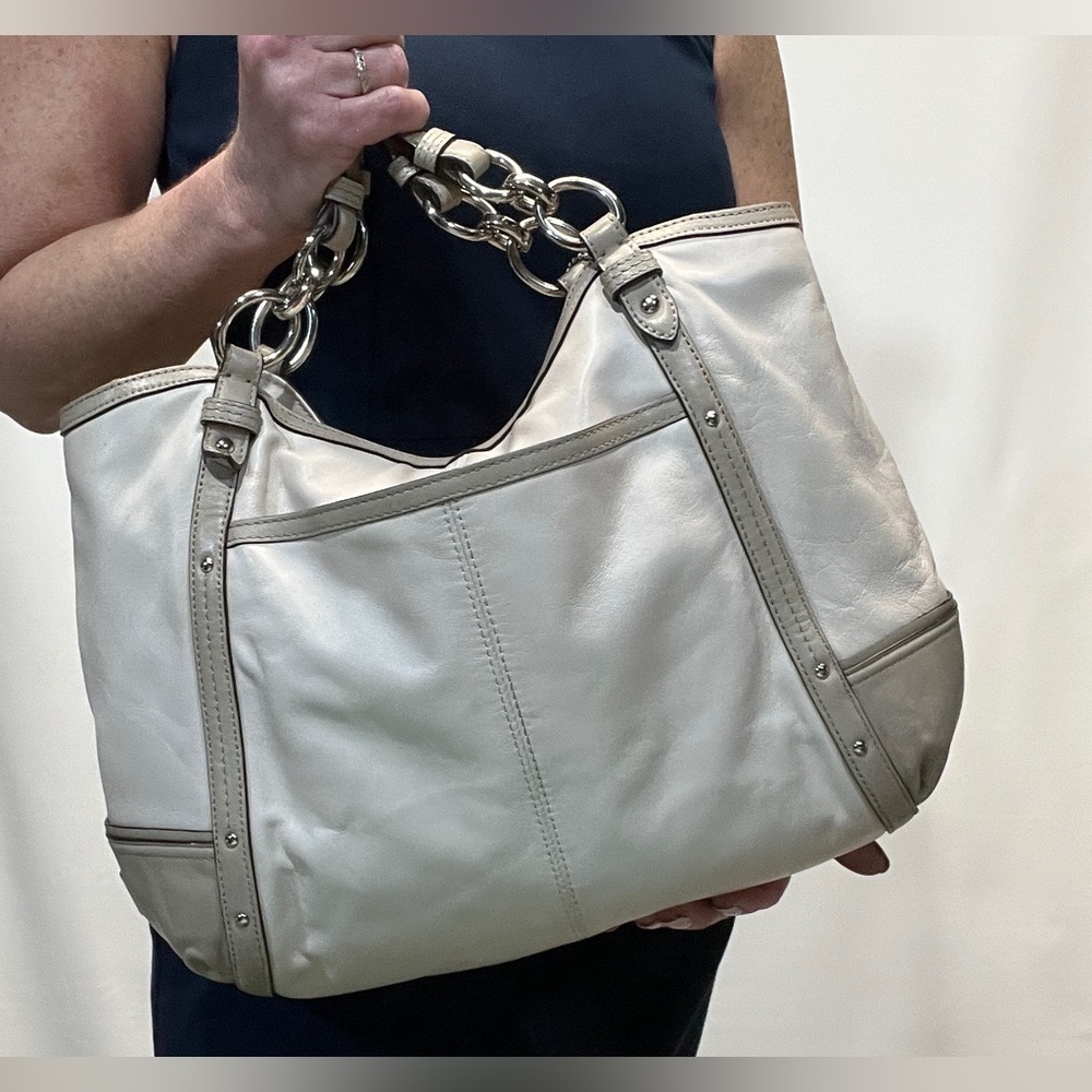 COACH Alexandra Cream and taupe leather hobo bag. - Picture 3 of 12
